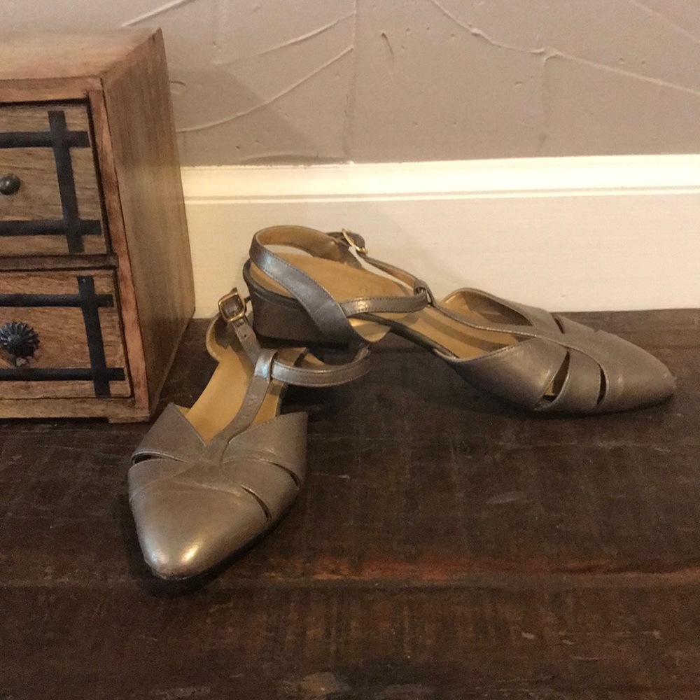 T-Straps in Bronze Hue